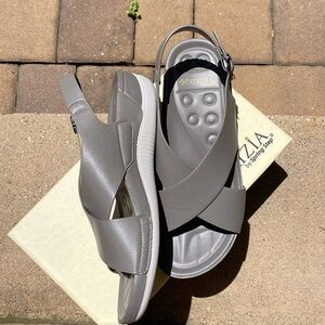 Patrizia by Spring Step Olyntha - Grey sandals
